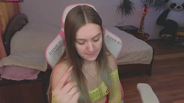 CyrilaPuff online show from 12/19/24, 06:45