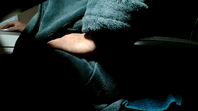 Snapshot of suedel65 chatting on 10/20/25, 03:51 suedel65 online show from 10/20/25, 03:51