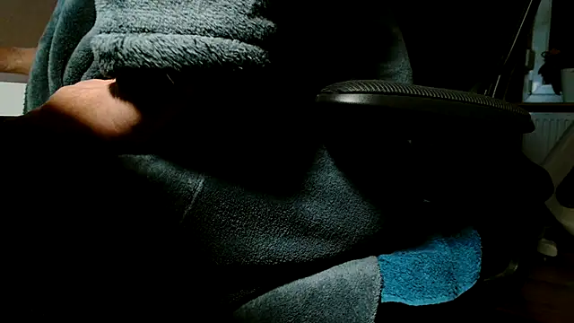 Snapshot of suedel65 chatting on 11/10/25, 04:22 suedel65 online show from 11/10/25, 04:22