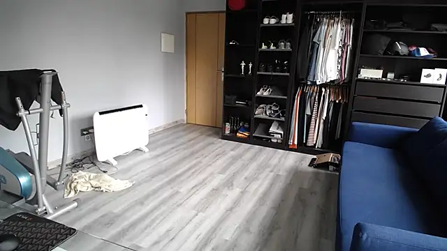 Snapshot of samricci21 chatting on 11/10/25, 01:43 samricci21 online show from 11/10/25, 01:43