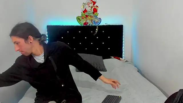 Snapshot of shelby__hotshoww chatting on 12/18/24, 01:15 shelby hotshoww online show from 12/18/24, 01:15