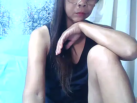 urwife tobe online show from 11/07/25, 05:57