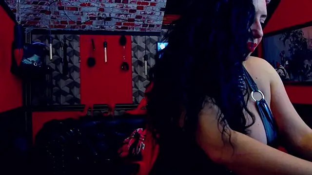 Snapshot of DommeBellatrix chatting on 02/16/25, 04:42 DommeBellatrix online show from 02/16/25, 04:42