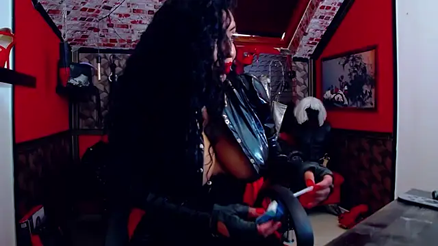 Snapshot of DommeBellatrix chatting on 09/30/25, 08:19 DommeBellatrix online show from 09/30/25, 08:19