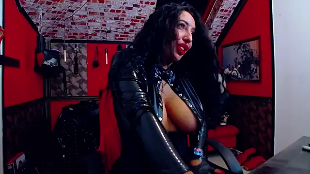 Snapshot of DommeBellatrix chatting on 10/07/25, 05:15 DommeBellatrix online show from 10/07/25, 05:15