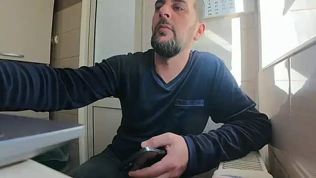 Snapshot of TigerOne19 chatting on 01/15/25, 09:56 TigerOne19 online show from 01/15/25, 09:56