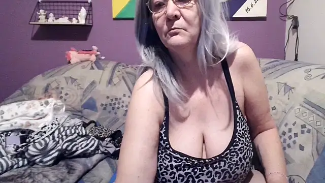 Snapshot of milfchantal4 chatting on 02/23/25, 09:33 milfchantal4 online show from 02/23/25, 09:33