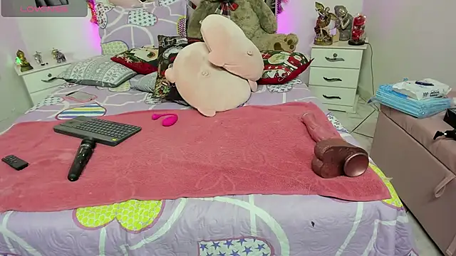 Snapshot of Karly_moon chatting on 12/21/24, 05:36 Karly moon online show from 12/21/24, 05:36