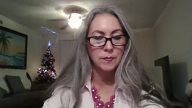 Snapshot of EvaRobinson chatting on 12/19/24, 12:24 EvaRobinson online show from 12/19/24, 12:24