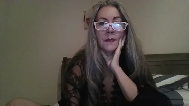 Snapshot of EvaRobinson chatting on 12/20/24, 03:58 EvaRobinson online show from 12/20/24, 03:58