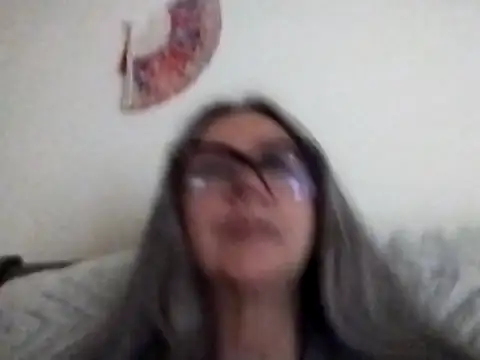 Snapshot of EvaRobinson chatting on 02/12/25, 02:45 EvaRobinson online show from 02/12/25, 02:45
