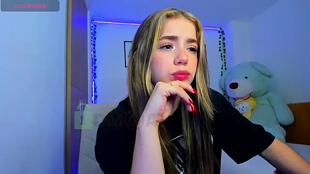 Snapshot of ShelbyHagen chatting on 12/13/24, 04:05 ShelbyHagen online show from 12/13/24, 04:05