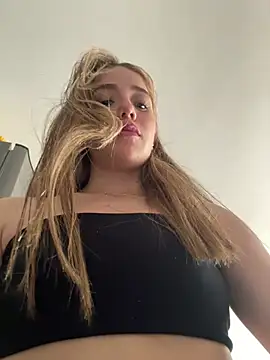 Snapshot of ShelbyHagen chatting on 01/29/25, 07:32 ShelbyHagen online show from 01/29/25, 07:32