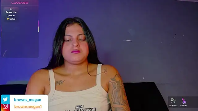 Snapshot of Megan_browns1 chatting on 09/30/25, 02:11 Megan browns1 online show from 09/30/25, 02:11