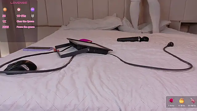 Snapshot of Megan_browns1 chatting on 11/05/25, 01:00 Megan browns1 online show from 11/05/25, 01:00