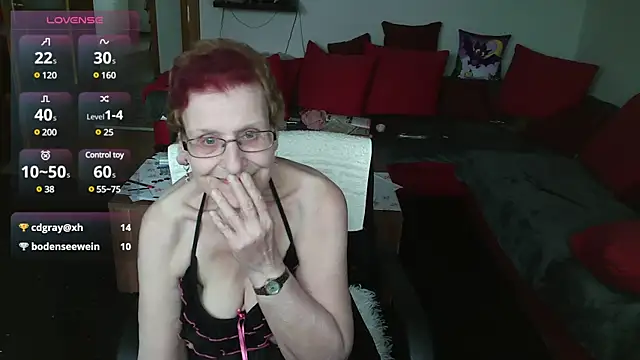 Snapshot of HeisseomaOriginal chatting on 01/28/25, 12:00 HeisseomaOriginal online show from 01/28/25, 12:00