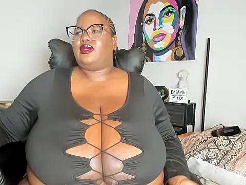 SexyHugeblackTitties online show from 10/12/25, 03:16