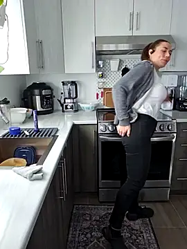 Snapshot of Ellie-L-Elizabeth chatting on 12/13/24, 04:16 Ellie-L-Elizabeth online show from 12/13/24, 04:16