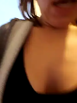 Snapshot of Ellie-L-Elizabeth chatting on 01/09/25, 03:01 Ellie-L-Elizabeth online show from 01/09/25, 03:01