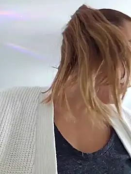 Snapshot of Ellie-L-Elizabeth chatting on 01/10/25, 04:20 Ellie-L-Elizabeth online show from 01/10/25, 04:20