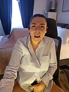 Snapshot of Ellie-L-Elizabeth chatting on 01/19/25, 01:22 Ellie-L-Elizabeth online show from 01/19/25, 01:22