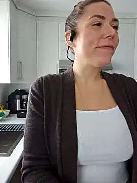 Snapshot of Ellie-L-Elizabeth chatting on 01/20/25, 03:07 Ellie-L-Elizabeth online show from 01/20/25, 03:07