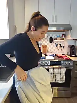 Snapshot of Ellie-L-Elizabeth chatting on 01/23/25, 02:39 Ellie-L-Elizabeth online show from 01/23/25, 02:39