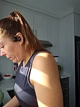 Snapshot of Ellie-L-Elizabeth chatting on 01/28/25, 04:30 Ellie-L-Elizabeth online show from 01/28/25, 04:30