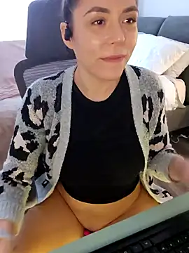 Snapshot of Ellie-L-Elizabeth chatting on 02/06/25, 04:14 Ellie-L-Elizabeth online show from 02/06/25, 04:14