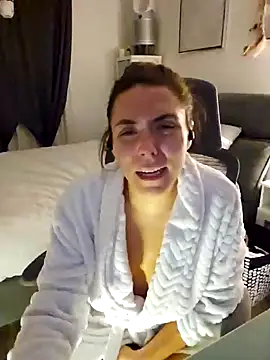 Snapshot of Ellie-L-Elizabeth chatting on 02/08/25, 01:43 Ellie-L-Elizabeth online show from 02/08/25, 01:43