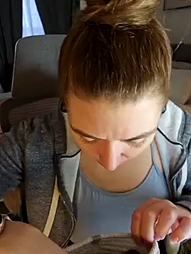 Snapshot of Ellie-L-Elizabeth chatting on 02/11/25, 12:16 Ellie-L-Elizabeth online show from 02/11/25, 12:16