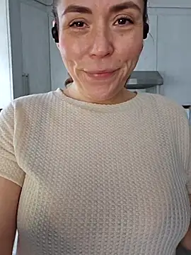 Snapshot of Ellie-L-Elizabeth chatting on 02/14/25, 09:21 Ellie-L-Elizabeth online show from 02/14/25, 09:21