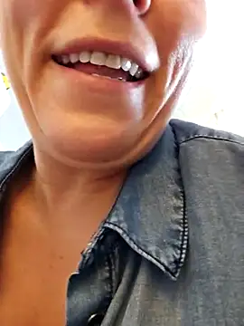 Snapshot of Ellie-L-Elizabeth chatting on 02/24/25, 05:31 Ellie-L-Elizabeth online show from 02/24/25, 05:31