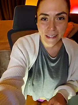 Snapshot of Ellie-L-Elizabeth chatting on 02/25/25, 01:20 Ellie-L-Elizabeth online show from 02/25/25, 01:20