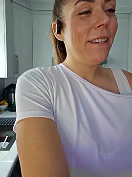 Snapshot of Ellie-L-Elizabeth chatting on 02/25/25, 03:16 Ellie-L-Elizabeth online show from 02/25/25, 03:16