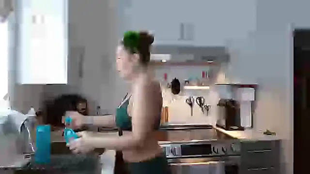 Snapshot of Ellie-L-Elizabeth chatting on 03/17/25, 03:18 Ellie-L-Elizabeth online show from 03/17/25, 03:18