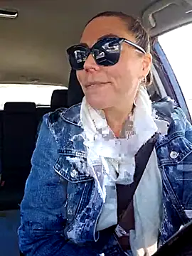 Snapshot of Ellie-L-Elizabeth chatting on 03/22/25, 02:03 Ellie-L-Elizabeth online show from 03/22/25, 02:03