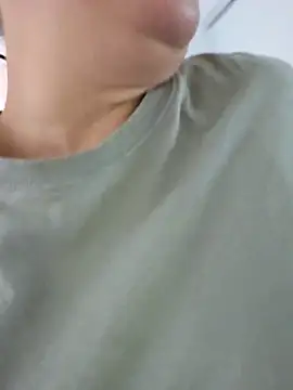 Snapshot of Ellie-L-Elizabeth chatting on 09/19/25, 03:45 Ellie-L-Elizabeth online show from 09/19/25, 03:45