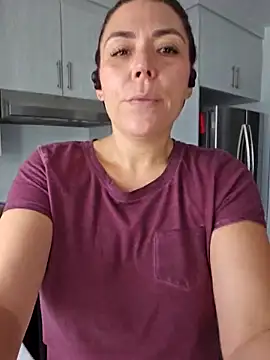 Snapshot of Ellie-L-Elizabeth chatting on 09/24/25, 05:27 Ellie-L-Elizabeth online show from 09/24/25, 05:27