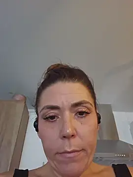 Snapshot of Ellie-L-Elizabeth chatting on 10/17/25, 04:31 Ellie-L-Elizabeth online show from 10/17/25, 04:31