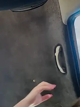 Snapshot of lunablossom_ chatting on 10/12/25, 08:30 lunablossom online show from 10/12/25, 08:30