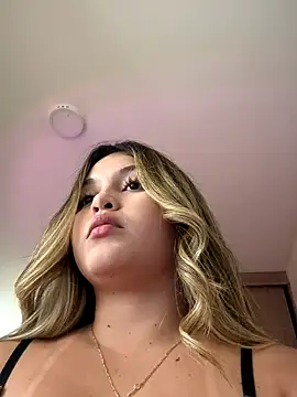 Snapshot of lunablossom_ chatting on 11/10/25, 09:36 lunablossom online show from 11/10/25, 09:36