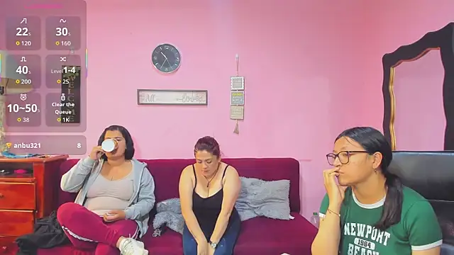 Snapshot of lesbiancuple chatting on 10/16/25, 03:35 lesbiancuple online show from 10/16/25, 03:35