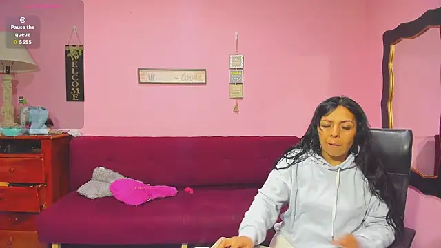 Snapshot of lesbiancuple chatting on 11/05/25, 12:43 lesbiancuple online show from 11/05/25, 12:43