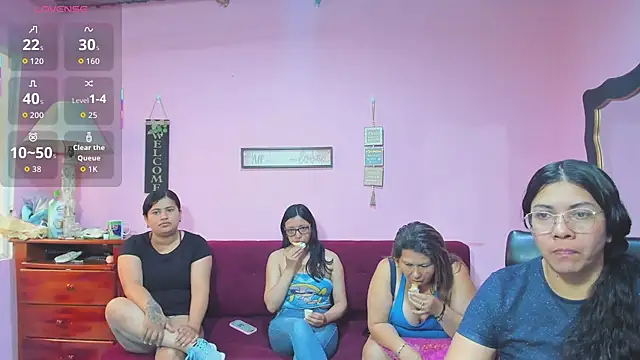 Snapshot of lesbiancuple chatting on 11/13/25, 01:21 lesbiancuple online show from 11/13/25, 01:21