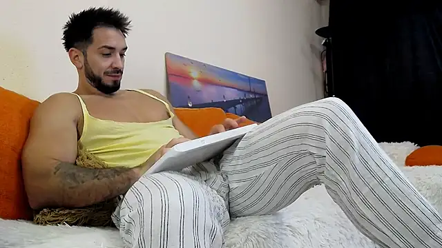 Snapshot of MichaelWills chatting on 11/06/25, 05:30 MichaelWills online show from 11/06/25, 05:30