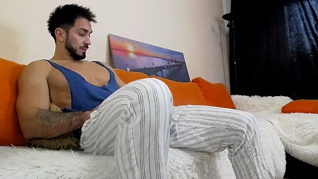 Snapshot of MichaelWills chatting on 11/09/25, 12:58 MichaelWills online show from 11/09/25, 12:58