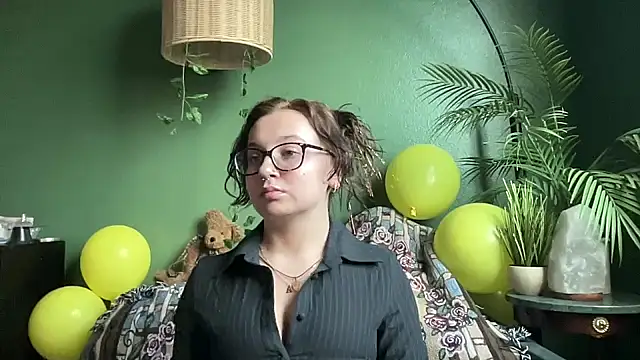 Snapshot of sweetandwet_daddy chatting on 10/15/25, 10:43 sweetandwet daddy online show from 10/15/25, 10:43