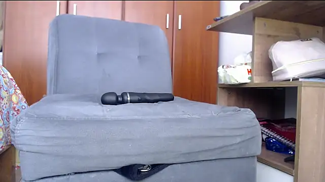Snapshot of Juls_winter_ chatting on 03/11/25, 04:18 Juls winter online show from 03/11/25, 04:18
