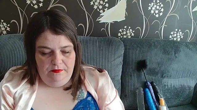Snapshot of HouseWifeWhore_Milf chatting on 03/09/25, 02:10 HouseWifeWhore Milf online show from 03/09/25, 02:10